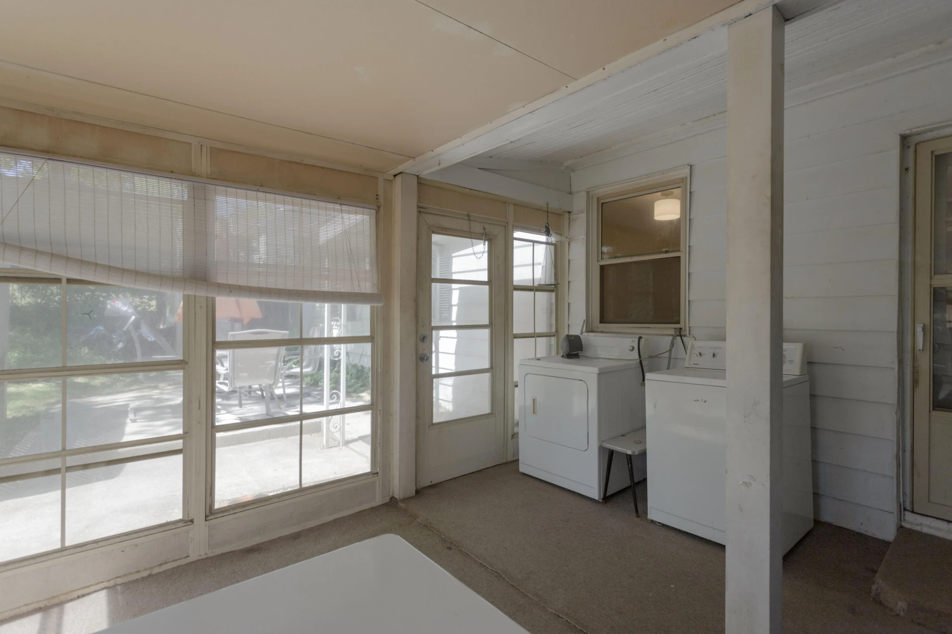 306 Walker St - Photo 16