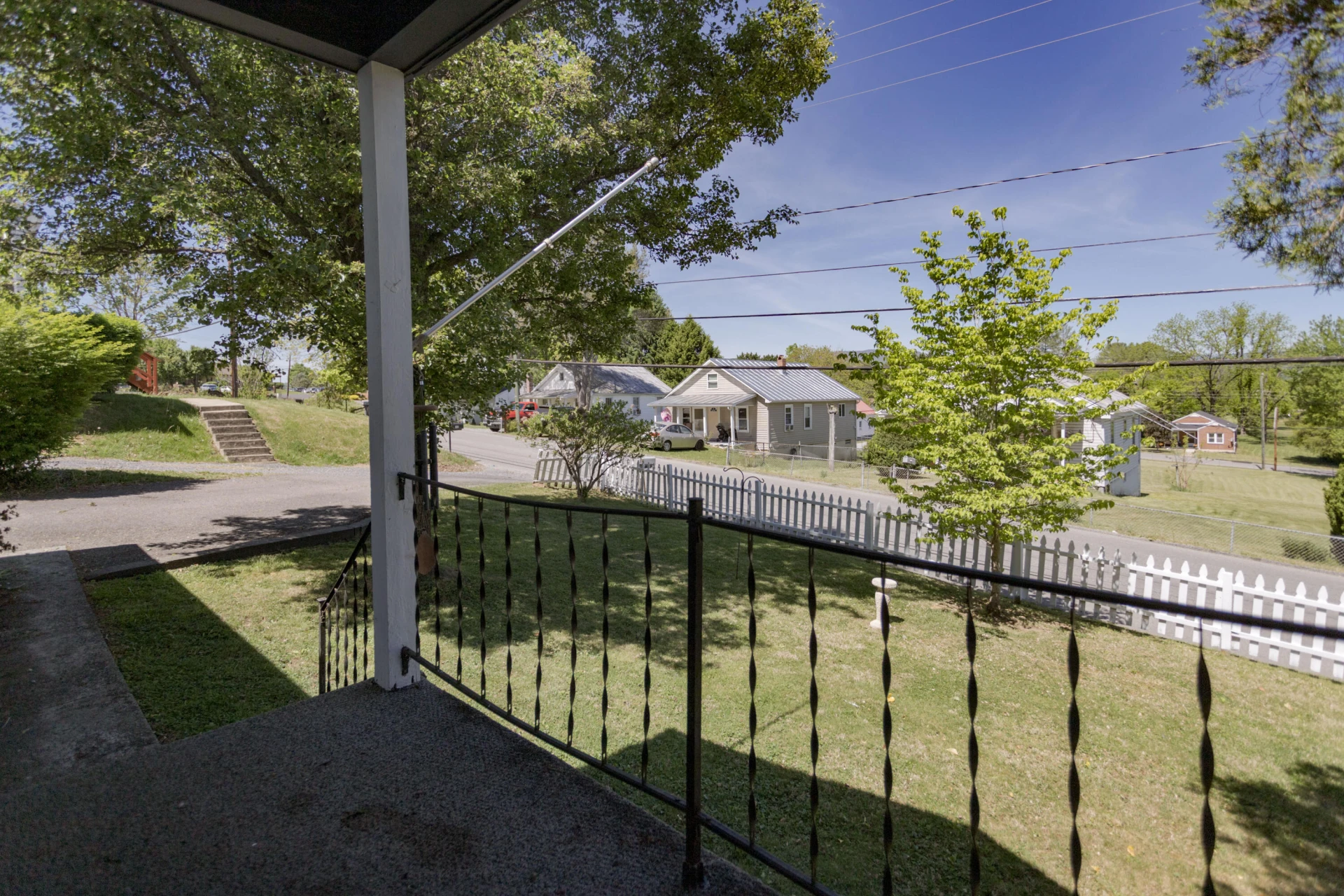 306 Walker St - Photo 2