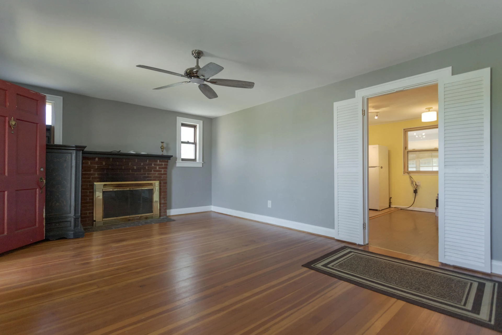 306 Walker St - Photo 3