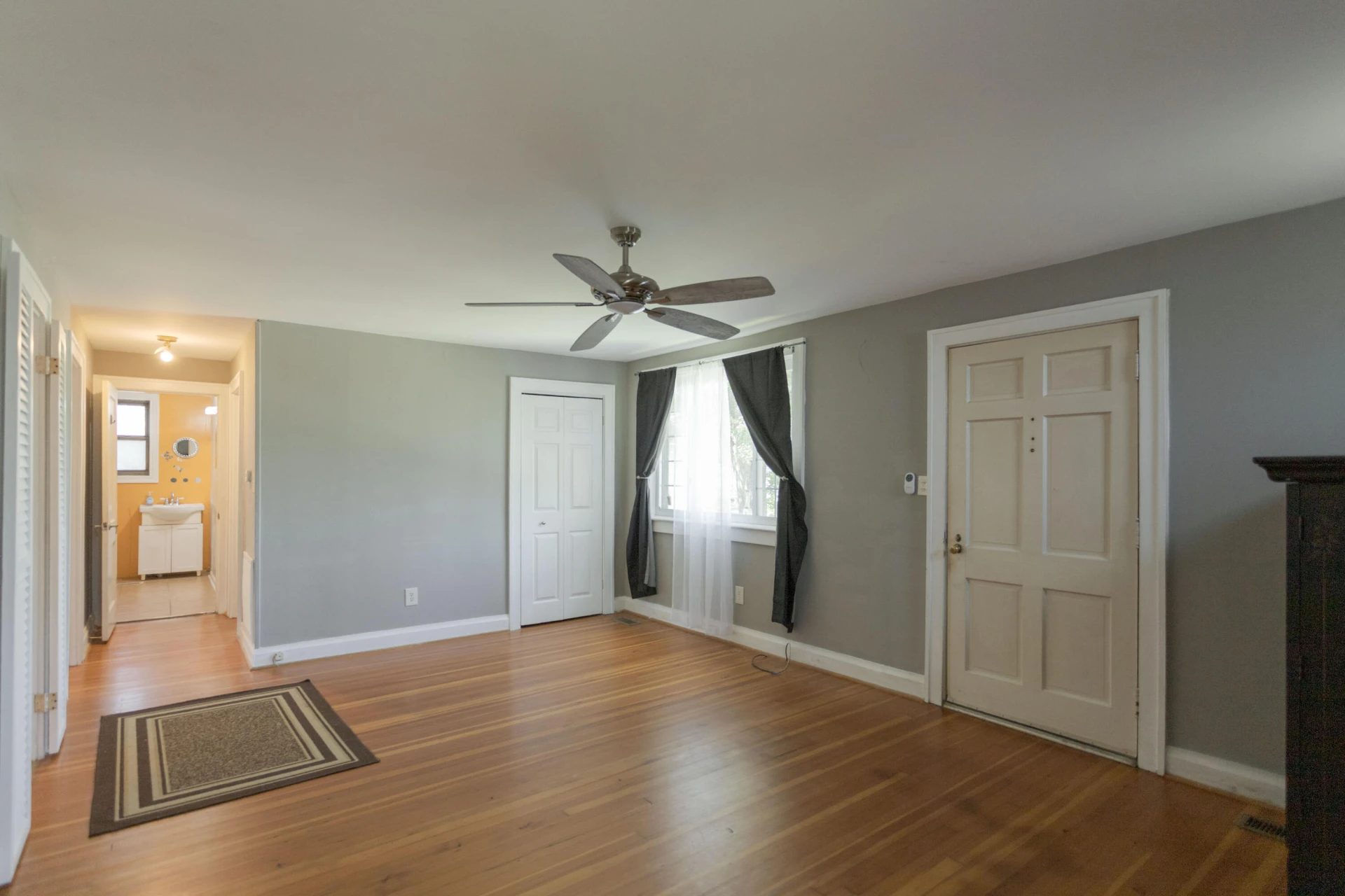 306 Walker St - Photo 4