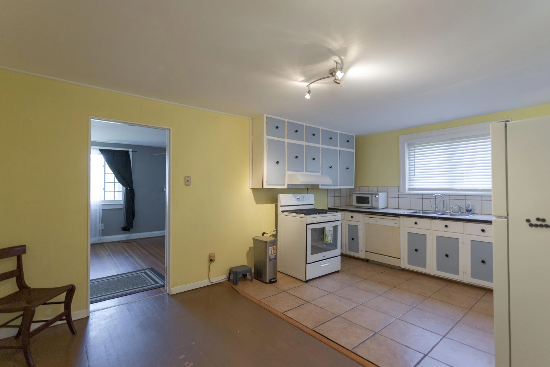 306 Walker St - Photo 6