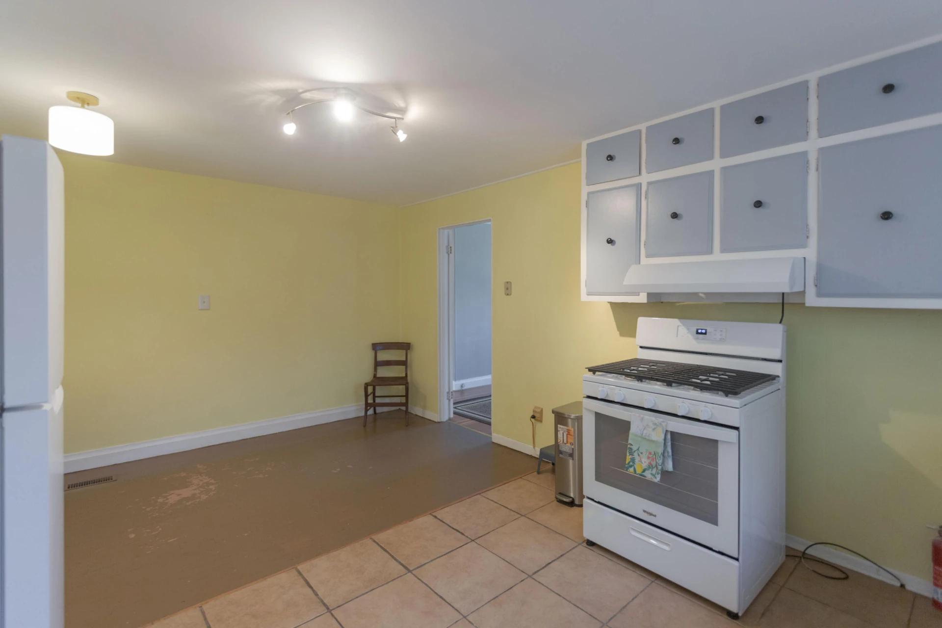 306 Walker St - Photo 7