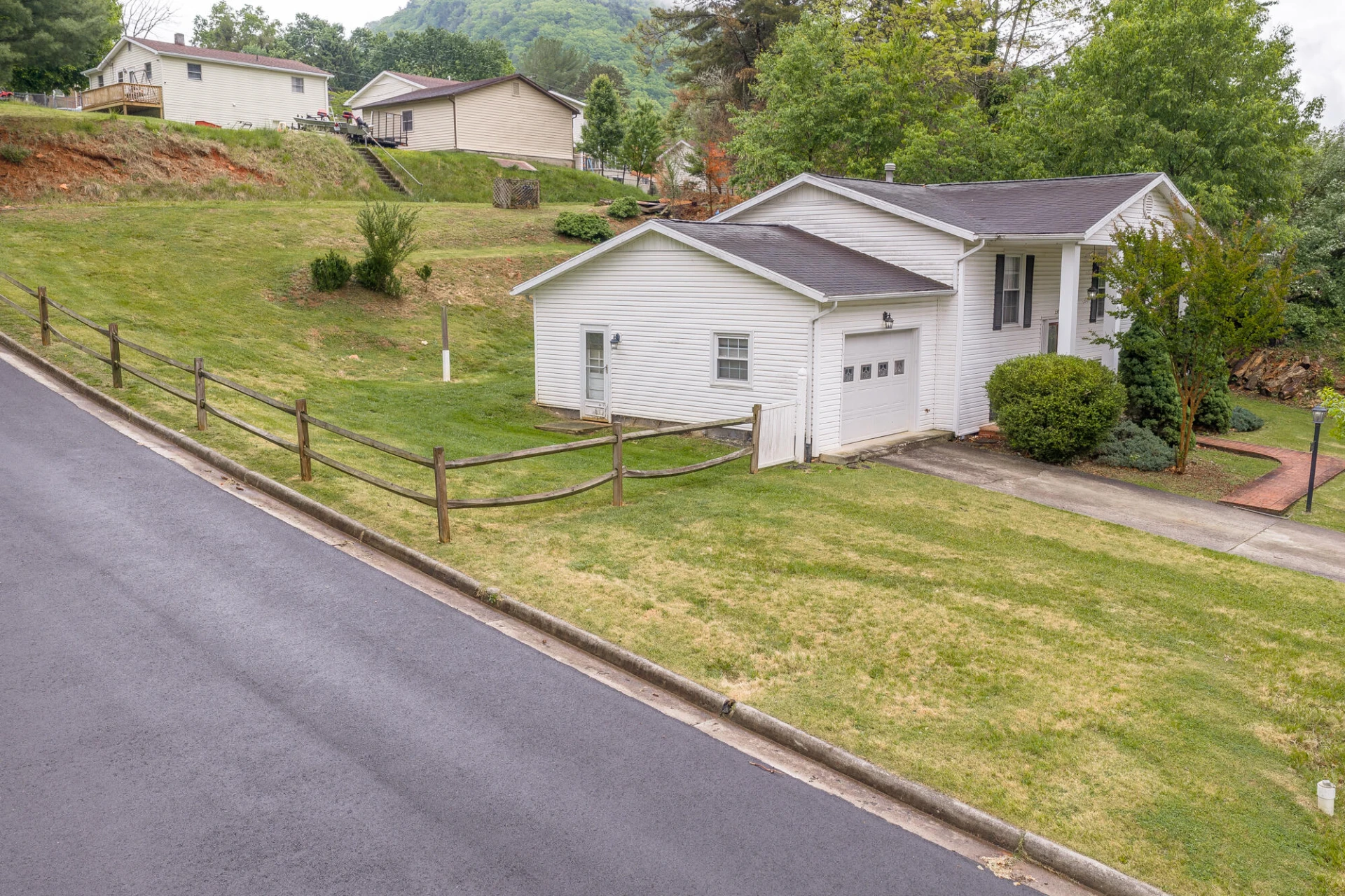 2374 Pine Ave - Photo 4