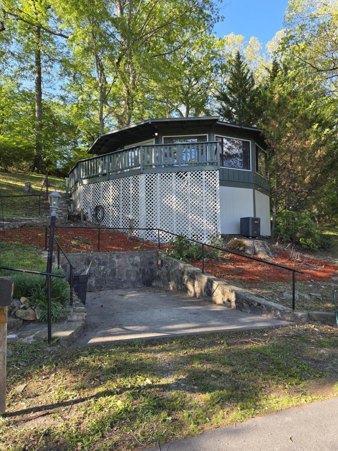 105 Clearwater Dr