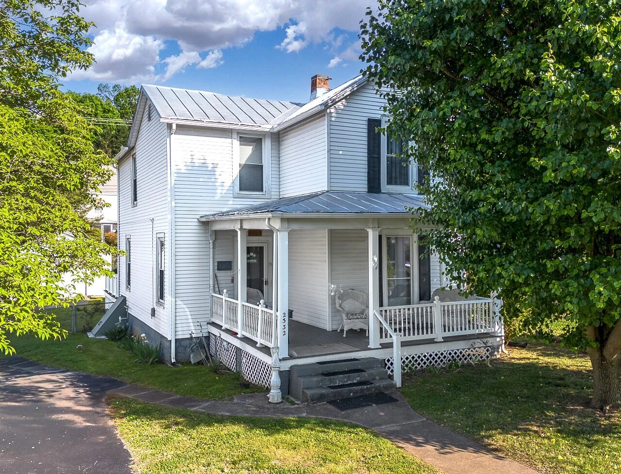 2332 Walnut Ave