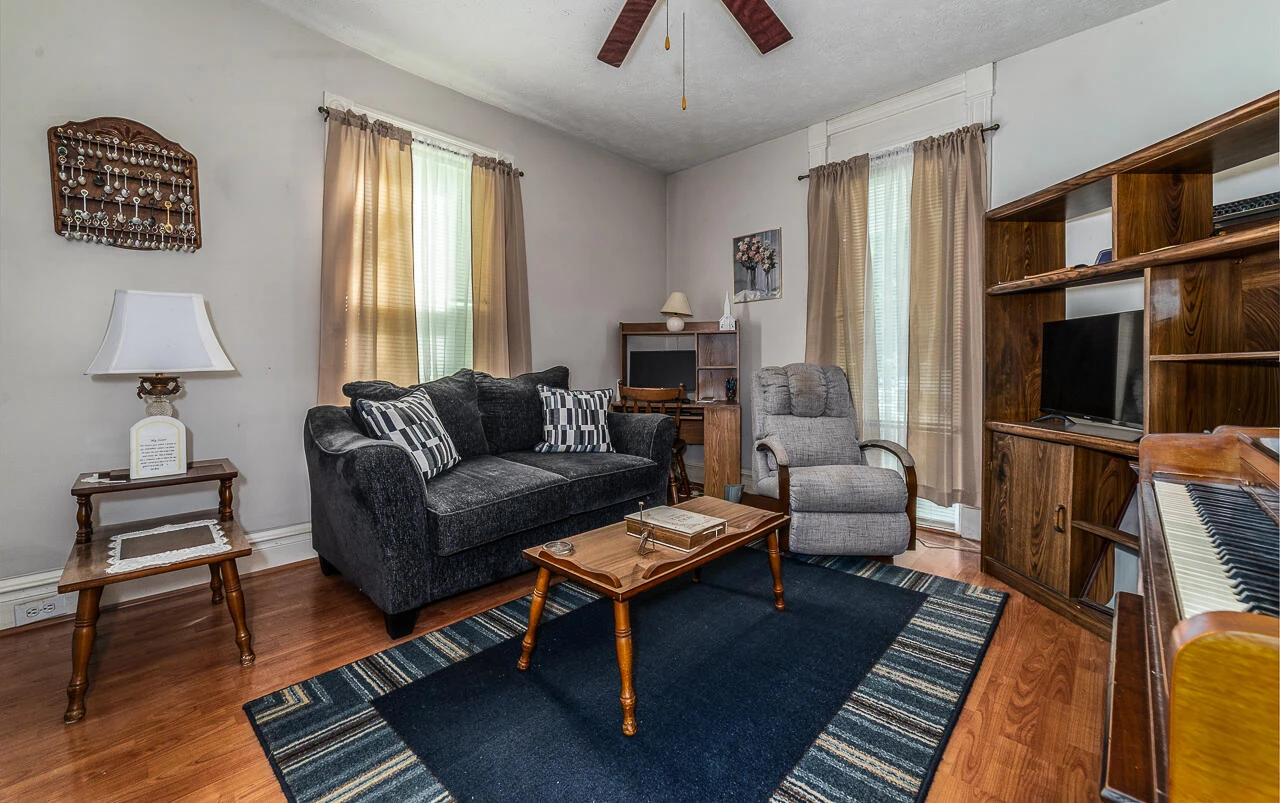 2332 Walnut Ave - Photo 4