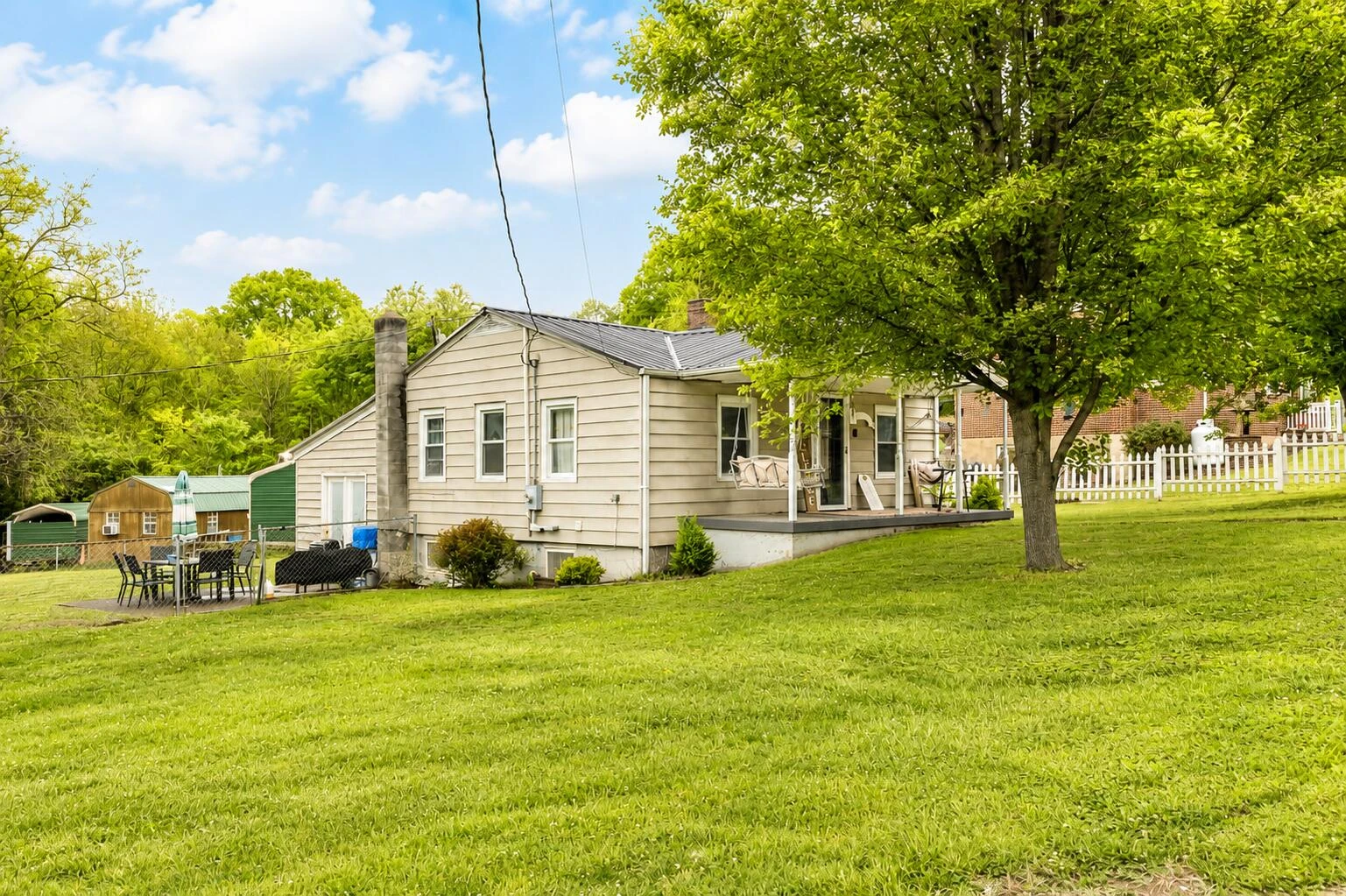 1103 Brookhaven Dr - Photo 2