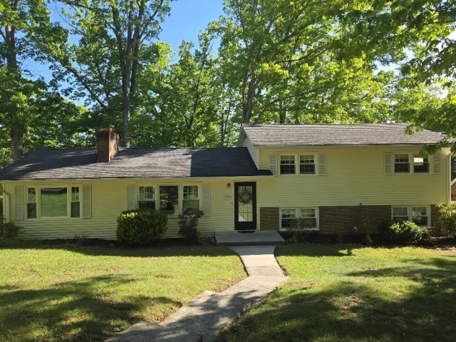 913 White Oak Dr