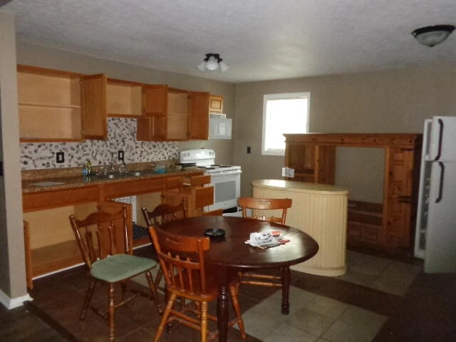 1114 Knight St - Photo 3