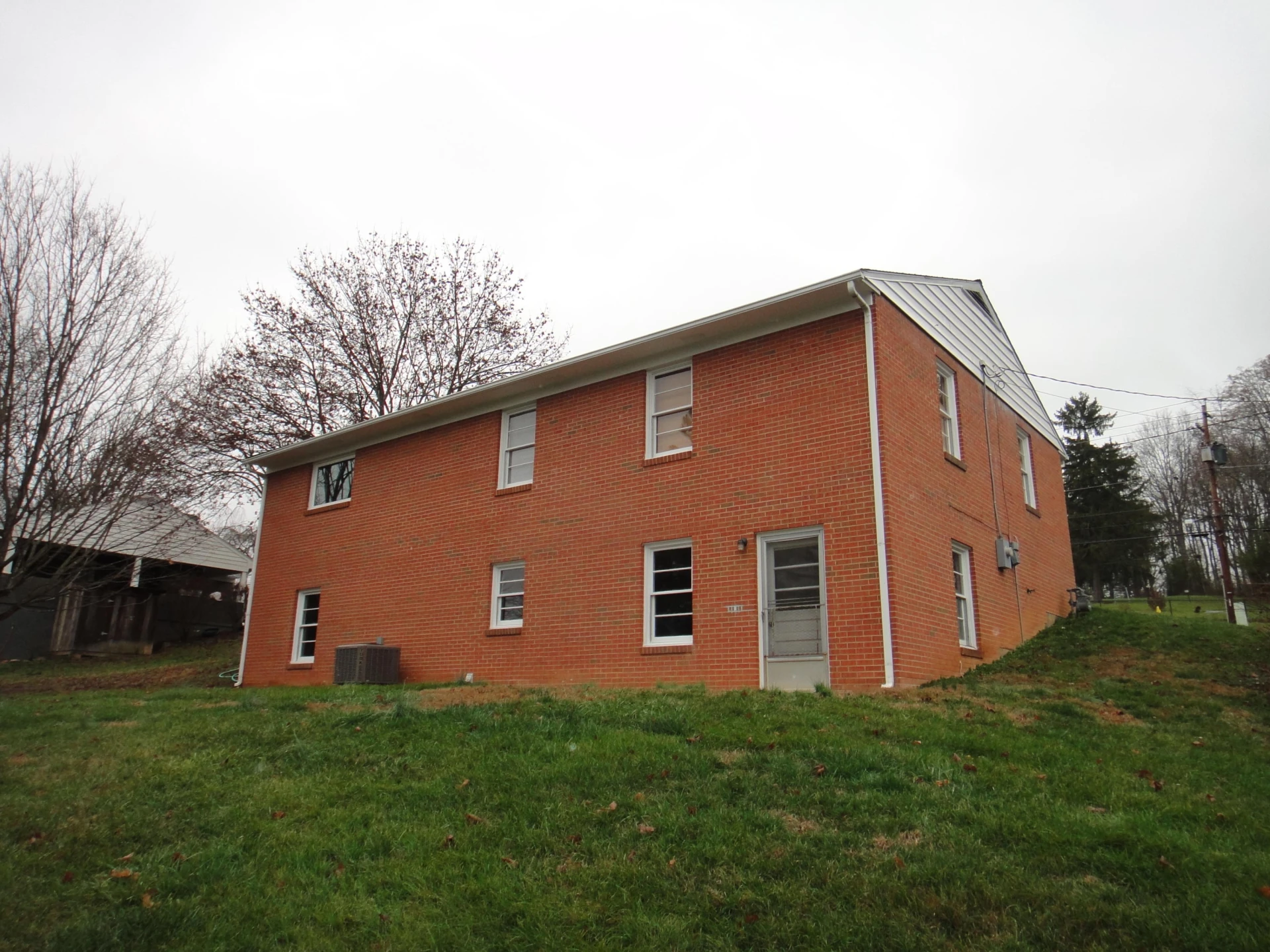 404 Enfield Rd - Photo 21