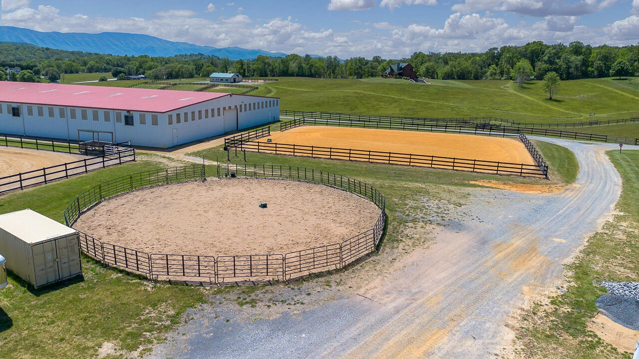 100 Equus - Photo 26