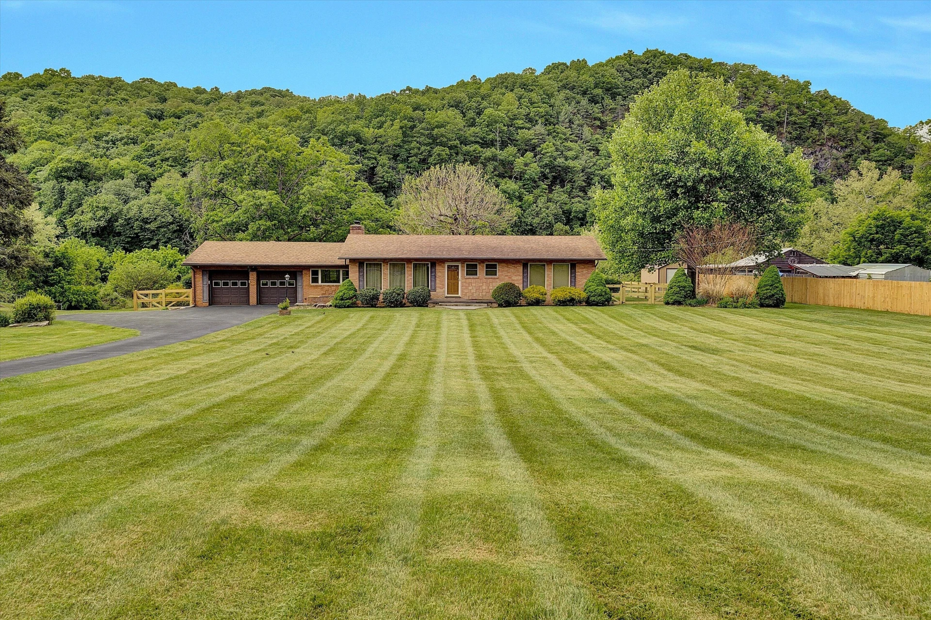 2015 Evergreen Rd