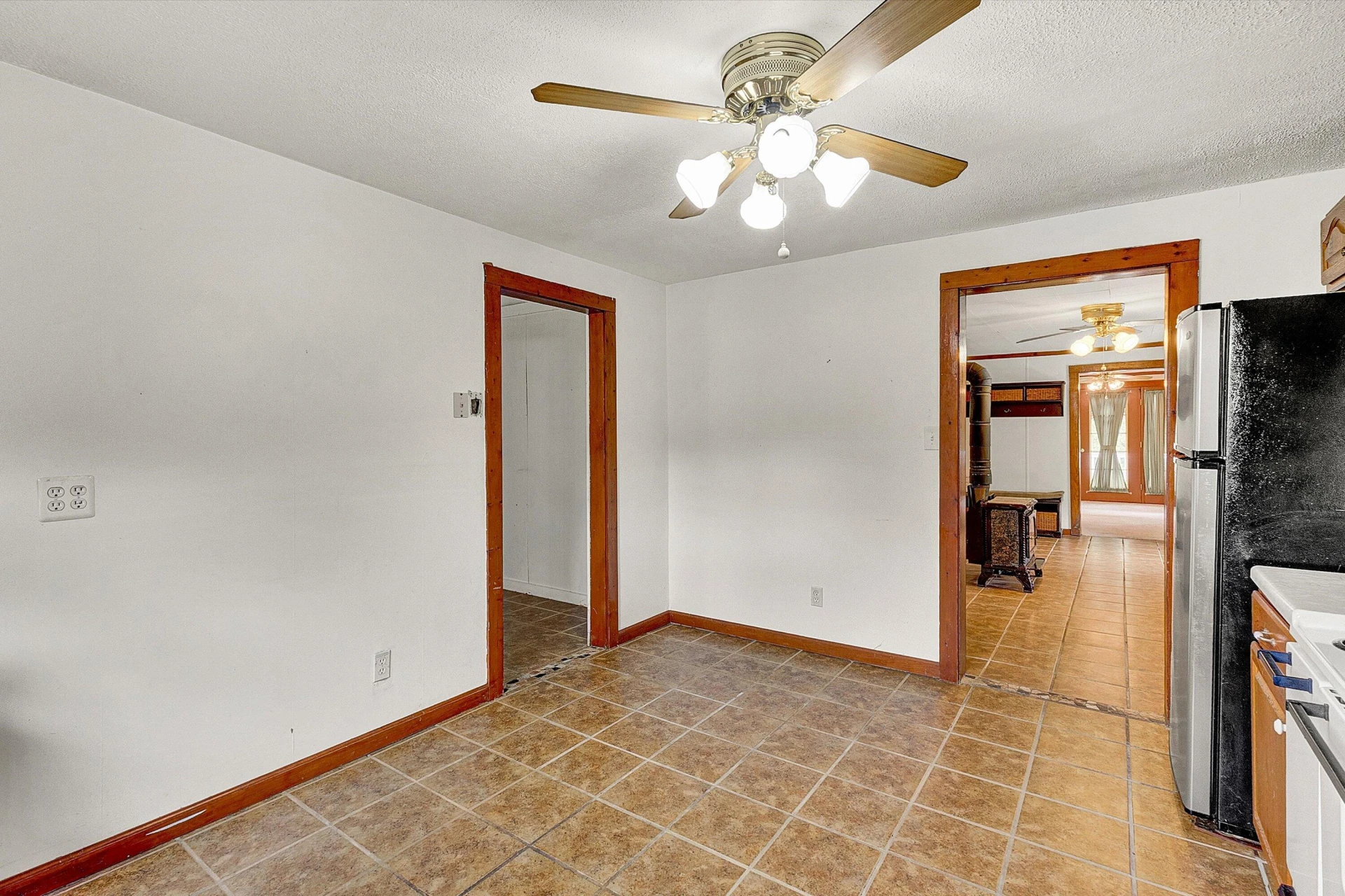 1220 Railroad Ave - Photo 11