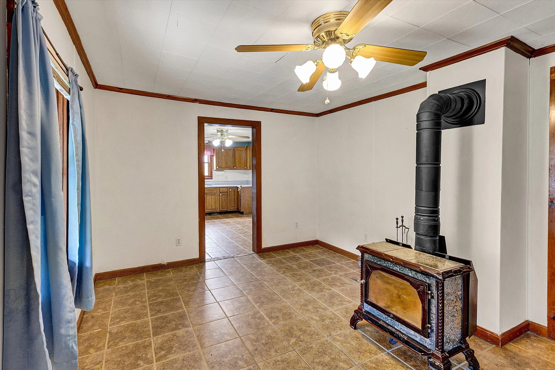 1220 Railroad Ave - Photo 7