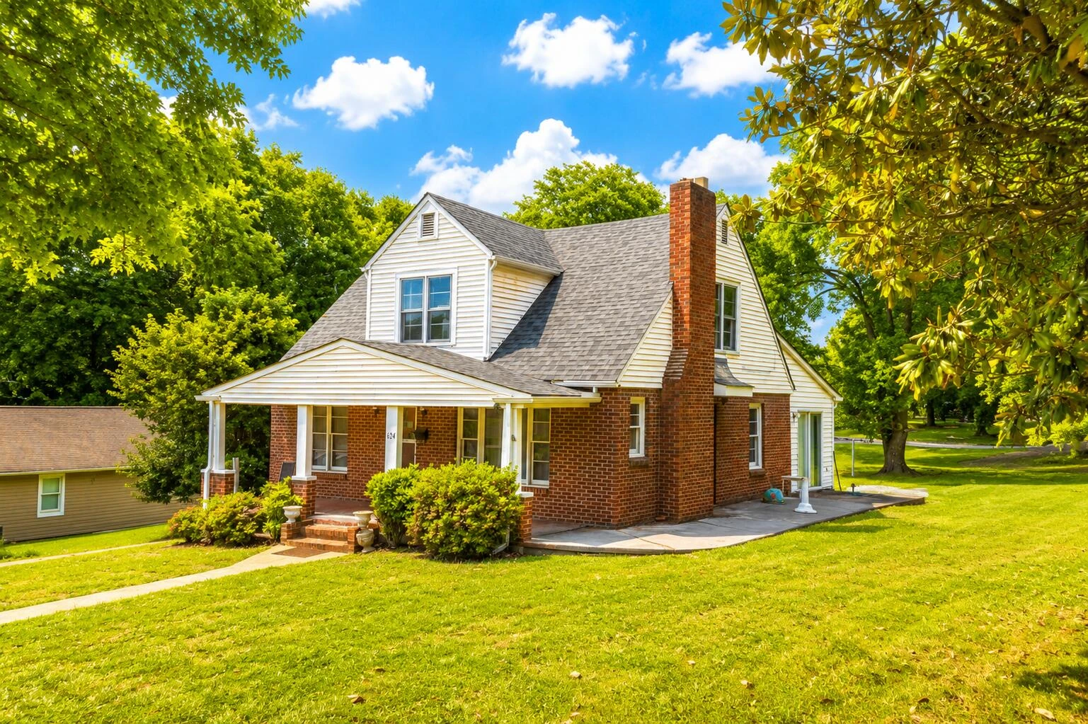 624 E Tyler Ln - Photo 3