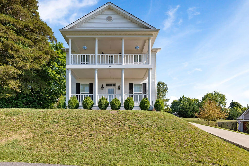 405 EVANS Dr - Photo 2
