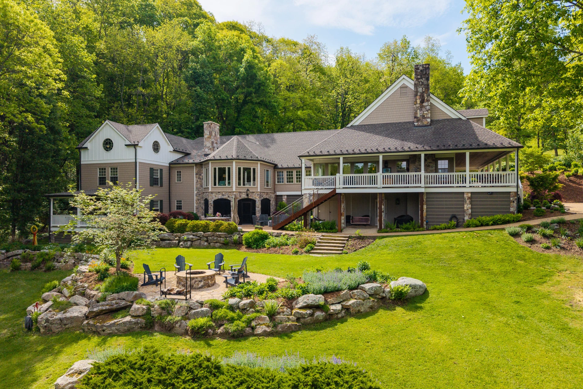 229 Woodside Ln