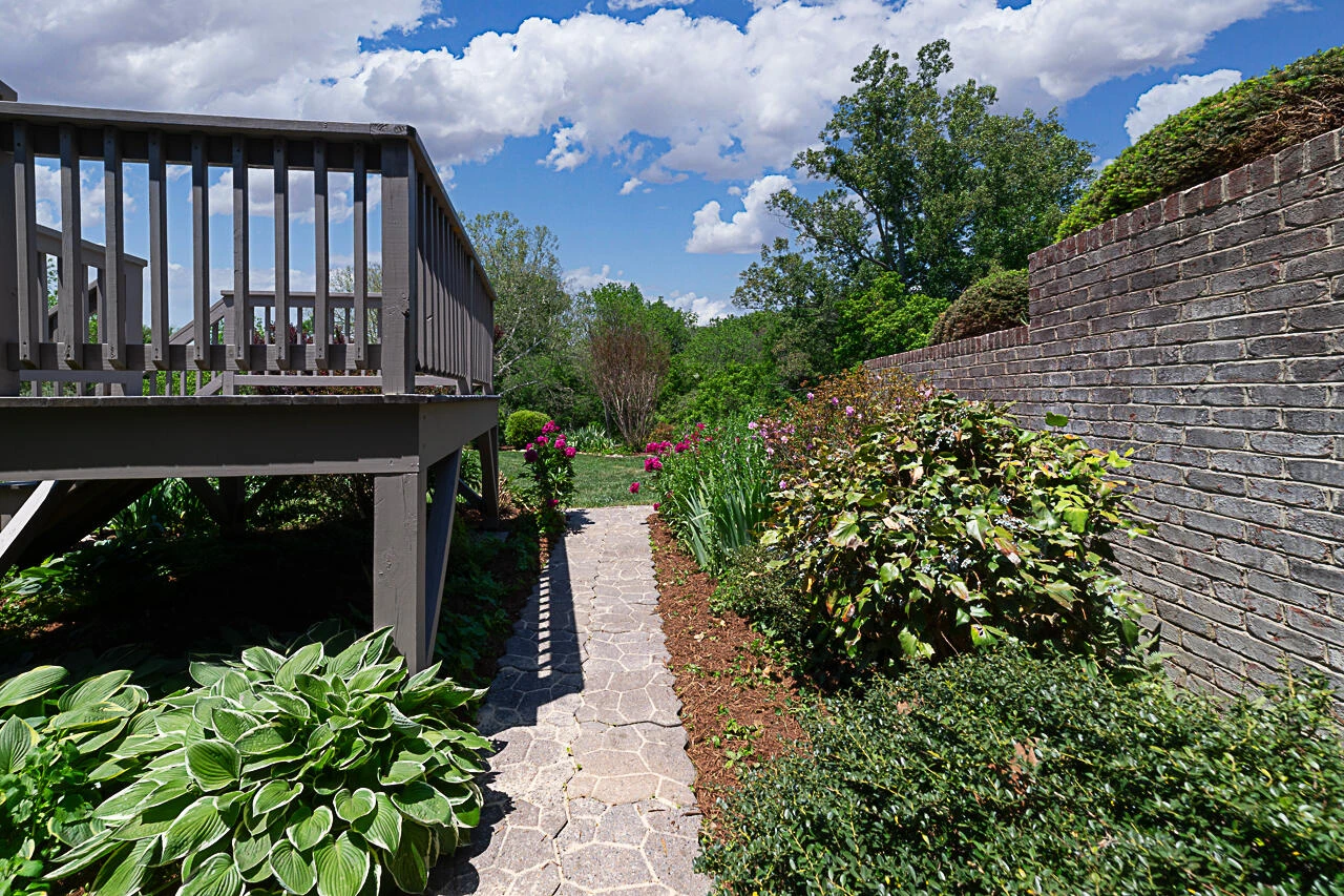 23 HIGH MEADOW Dr - Photo 38