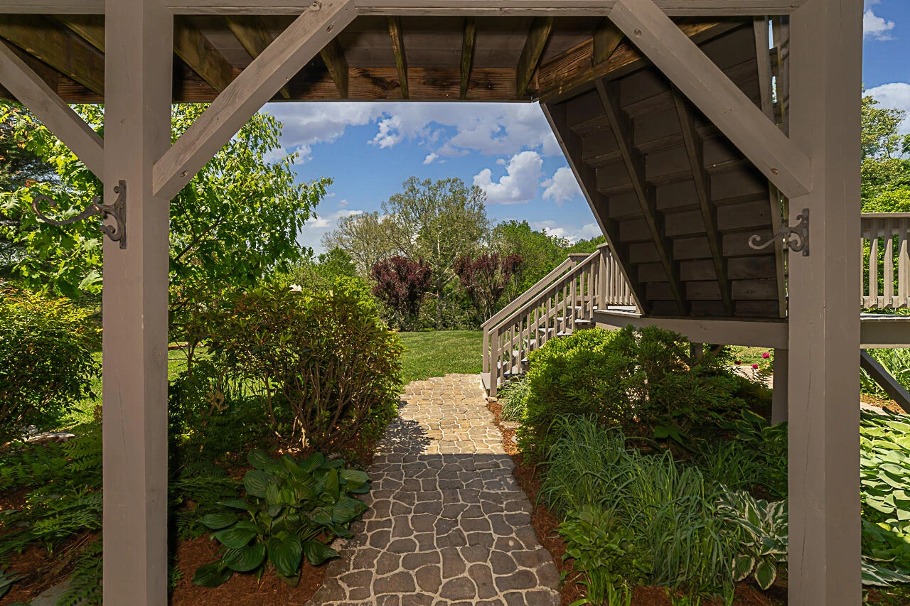 23 HIGH MEADOW Dr - Photo 40