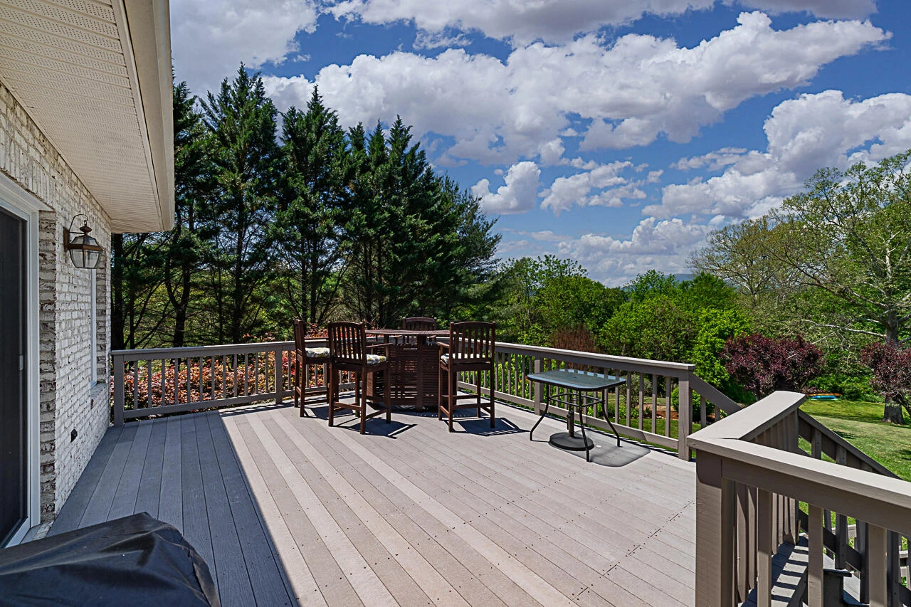 23 HIGH MEADOW Dr - Photo 42