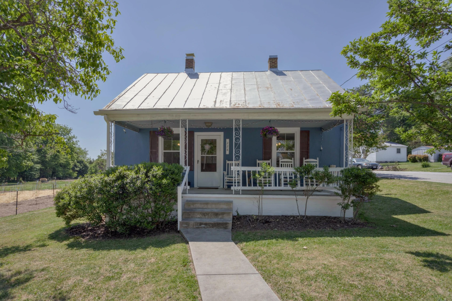 228 Summit St