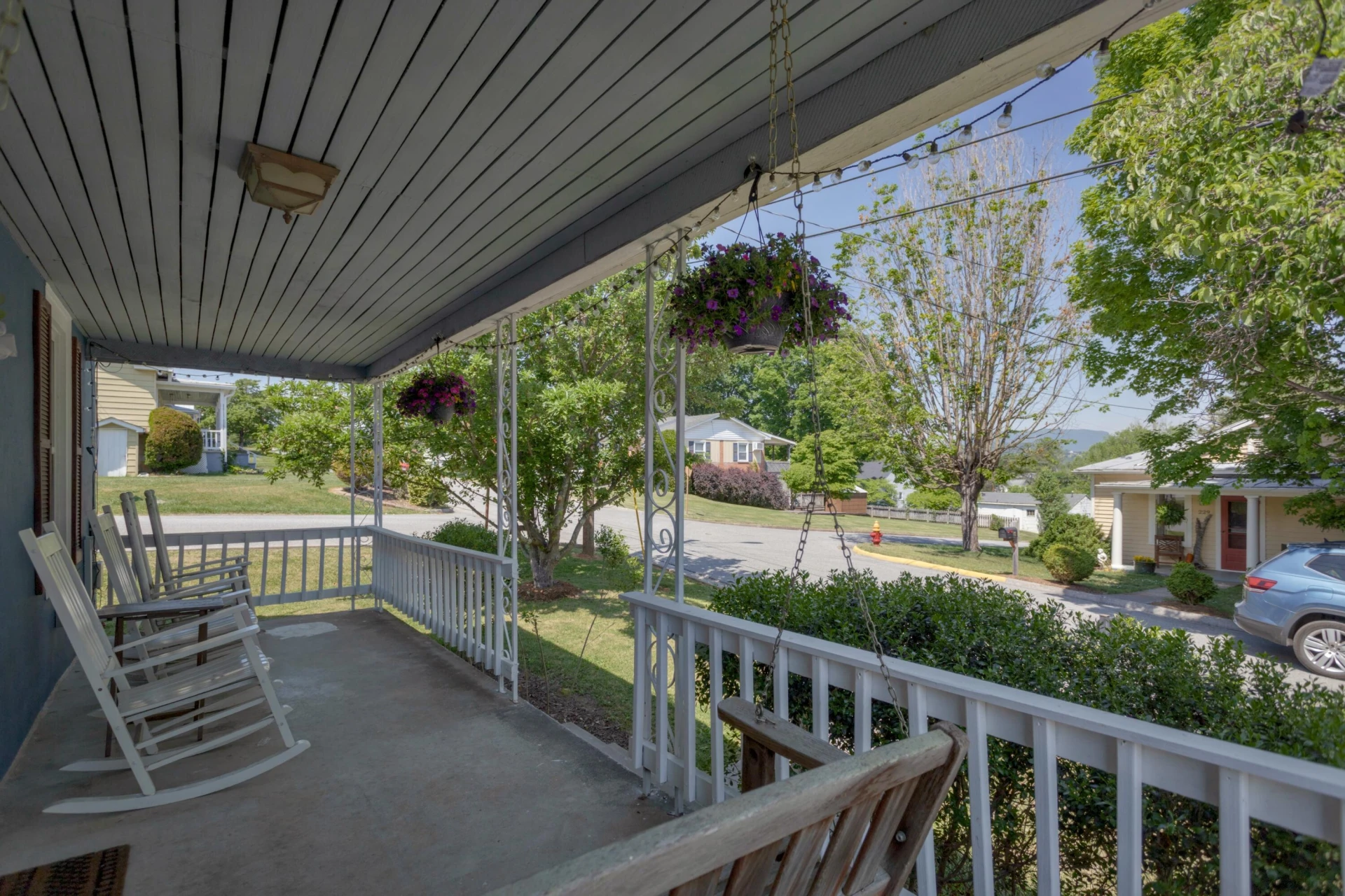 228 Summit St - Photo 3