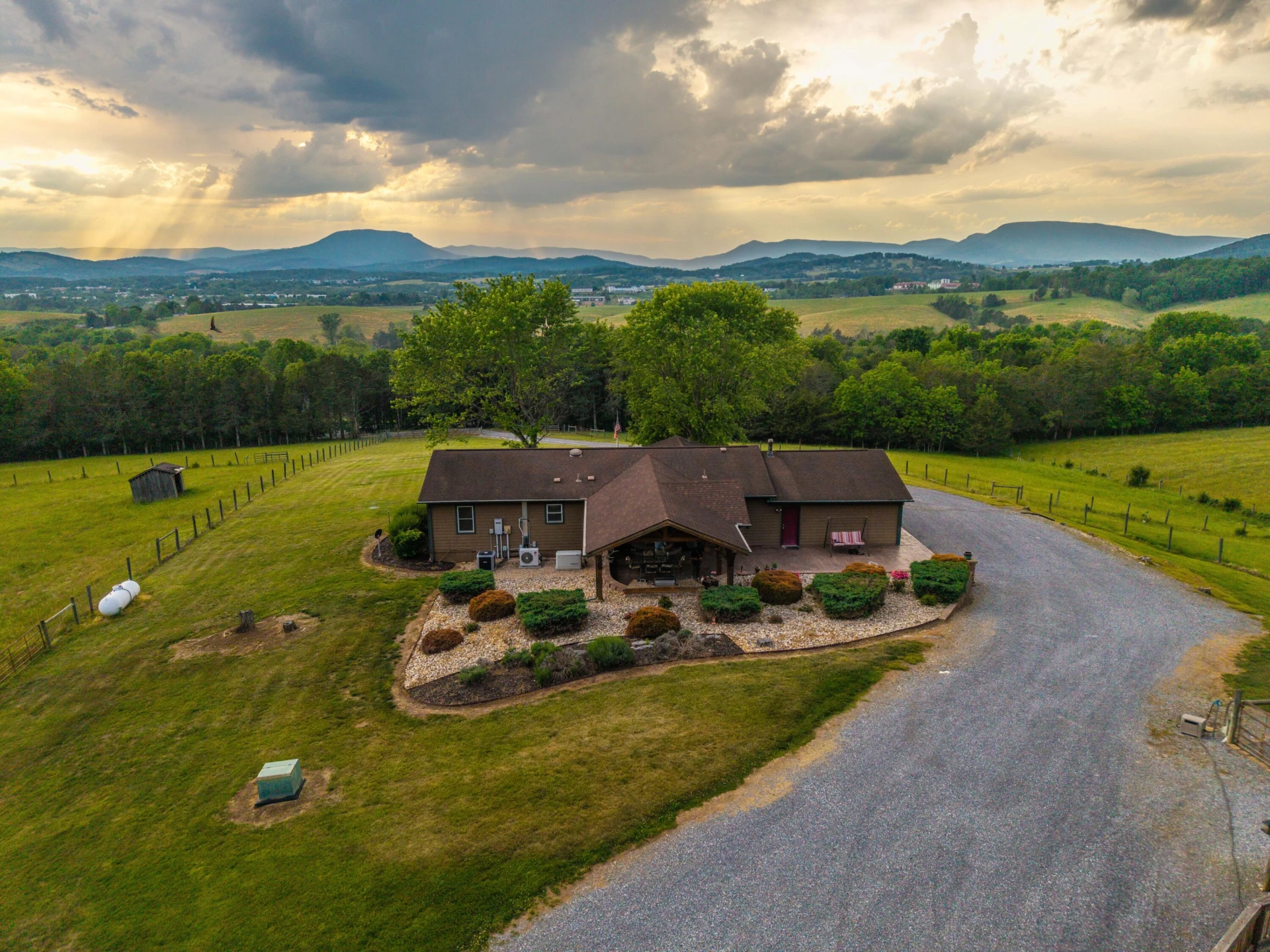 608 MOUNTAIN VIEW Rd - Photo 3
