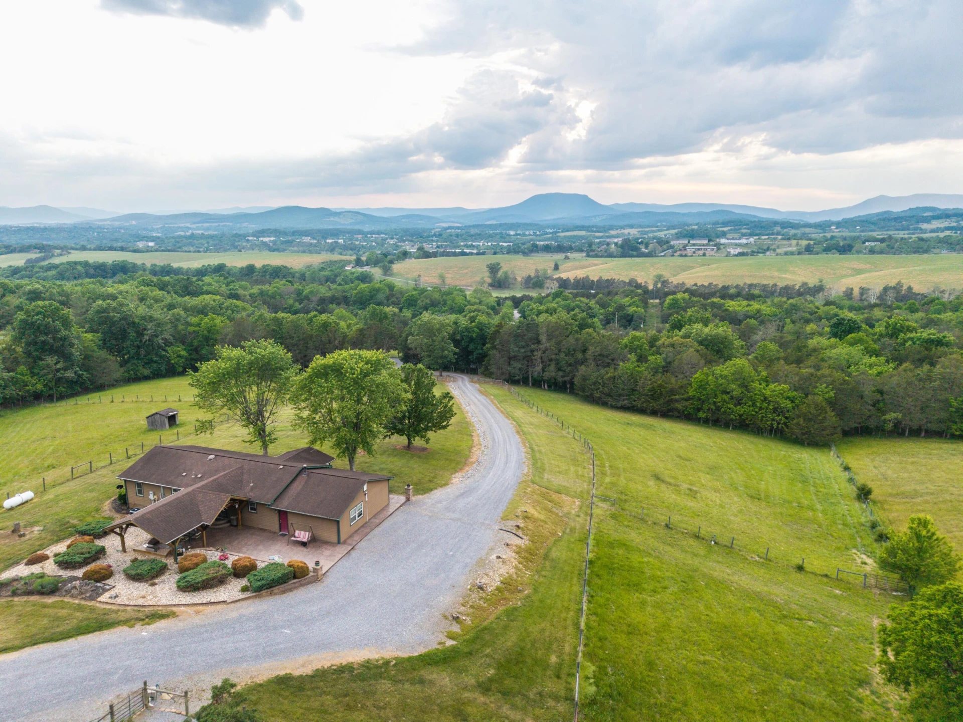 608 MOUNTAIN VIEW Rd - Photo 5