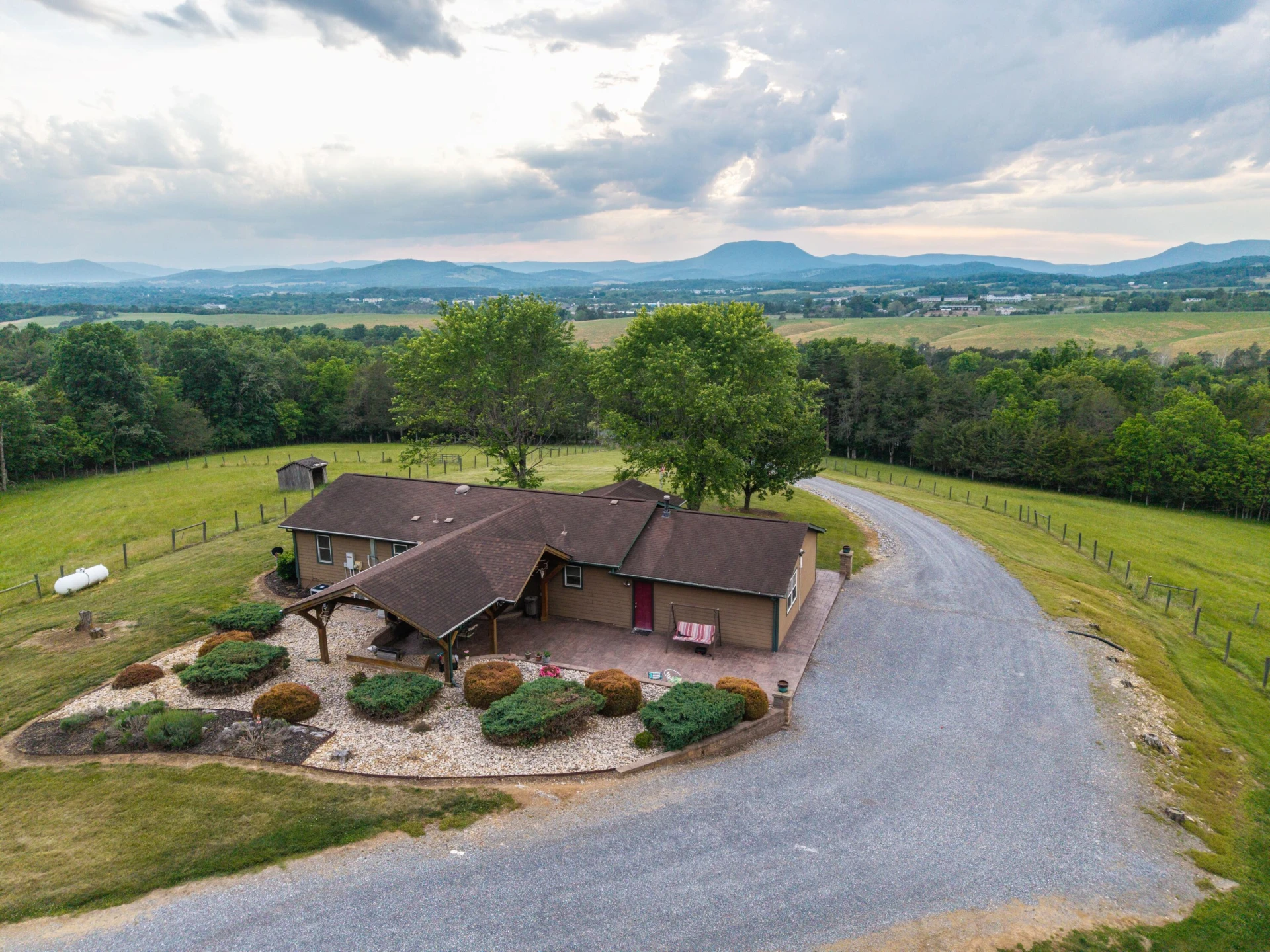 608 MOUNTAIN VIEW Rd - Photo 52