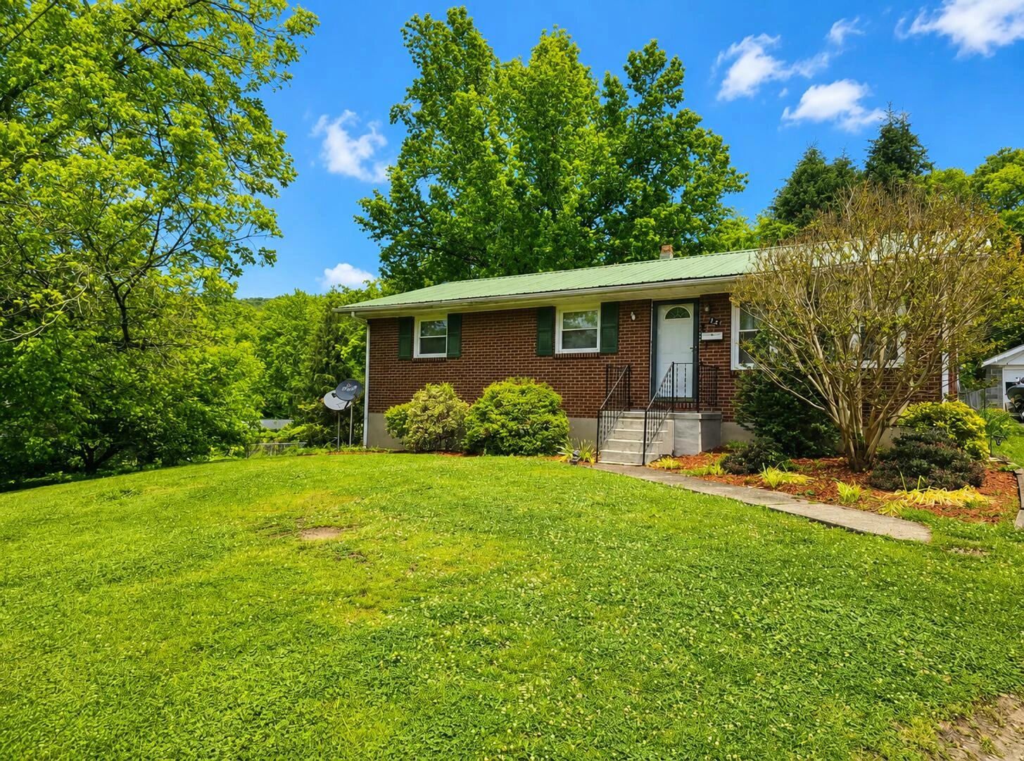 707 N Augusta Ave - Photo 2