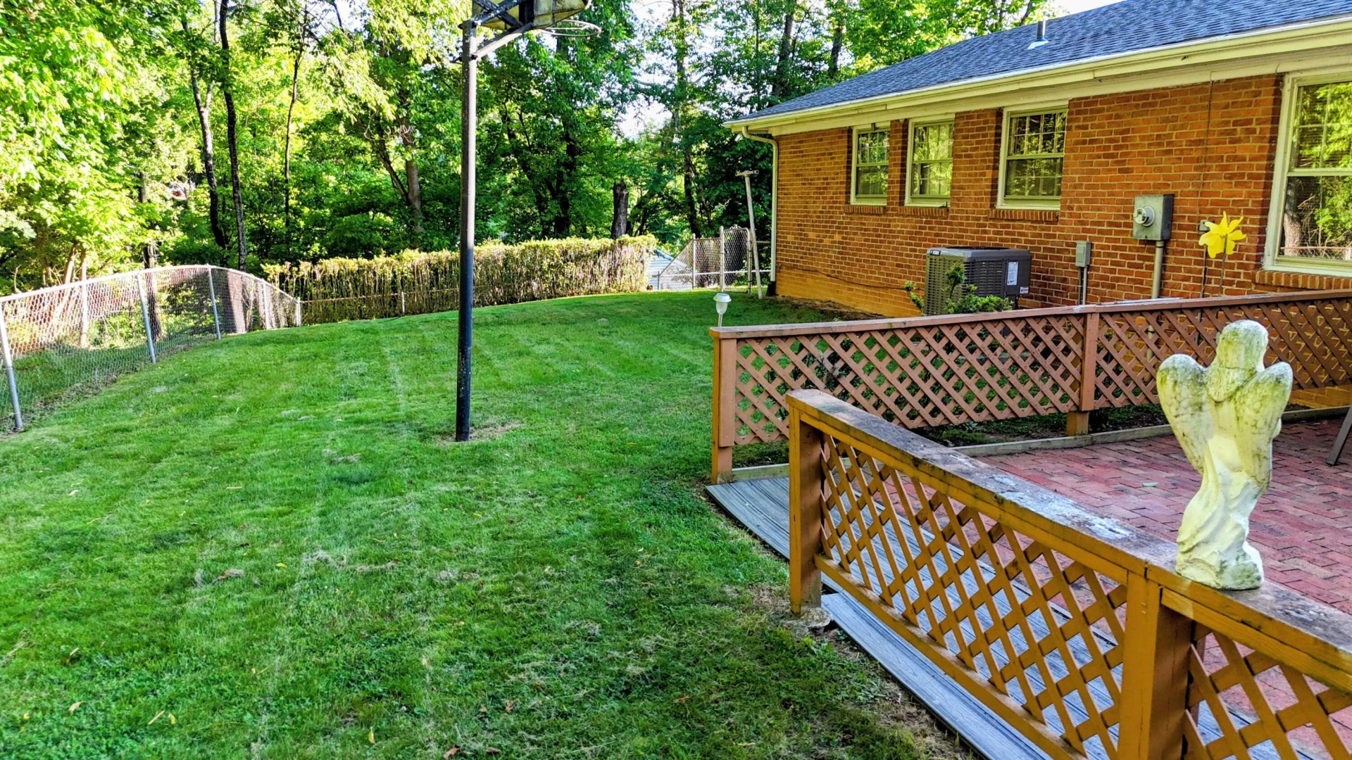 2460 Pine Ave - Photo 14