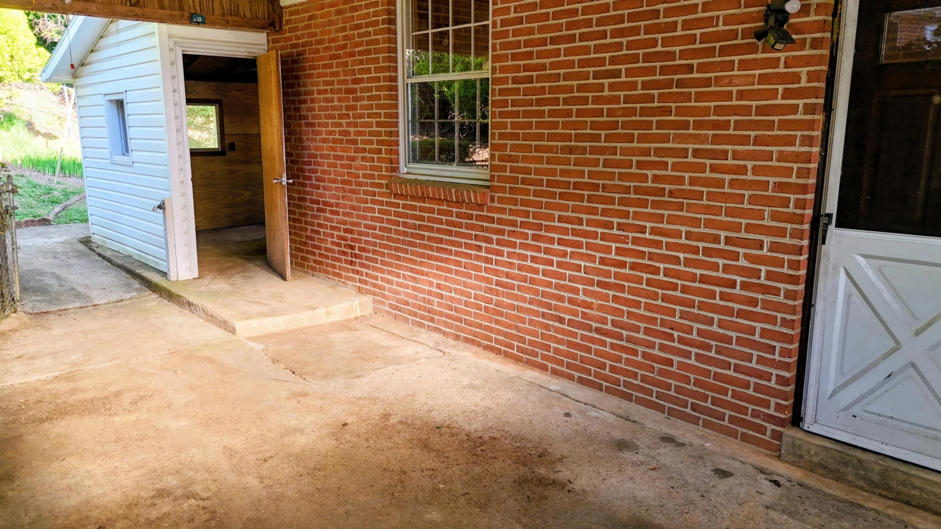 2460 Pine Ave - Photo 18