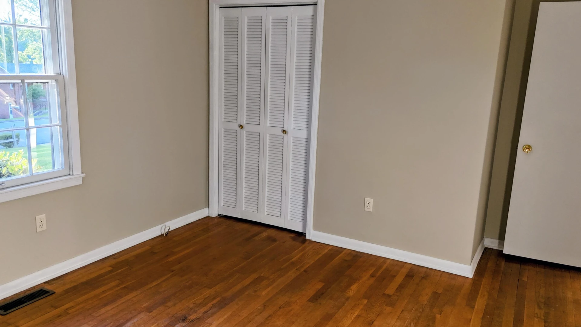 2460 Pine Ave - Photo 22