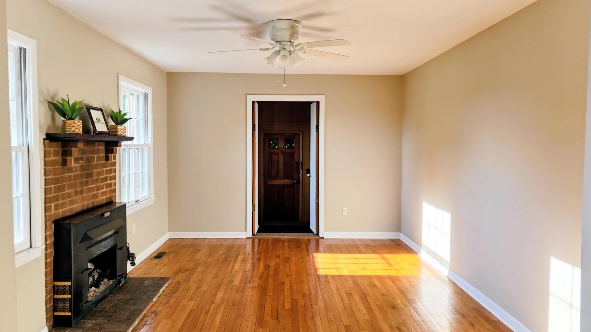 2460 Pine Ave - Photo 6