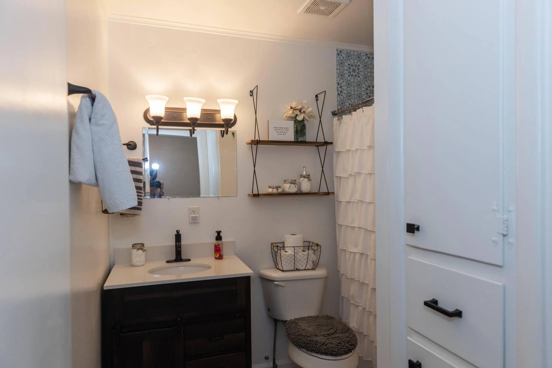 153 E 38th St - Photo 23