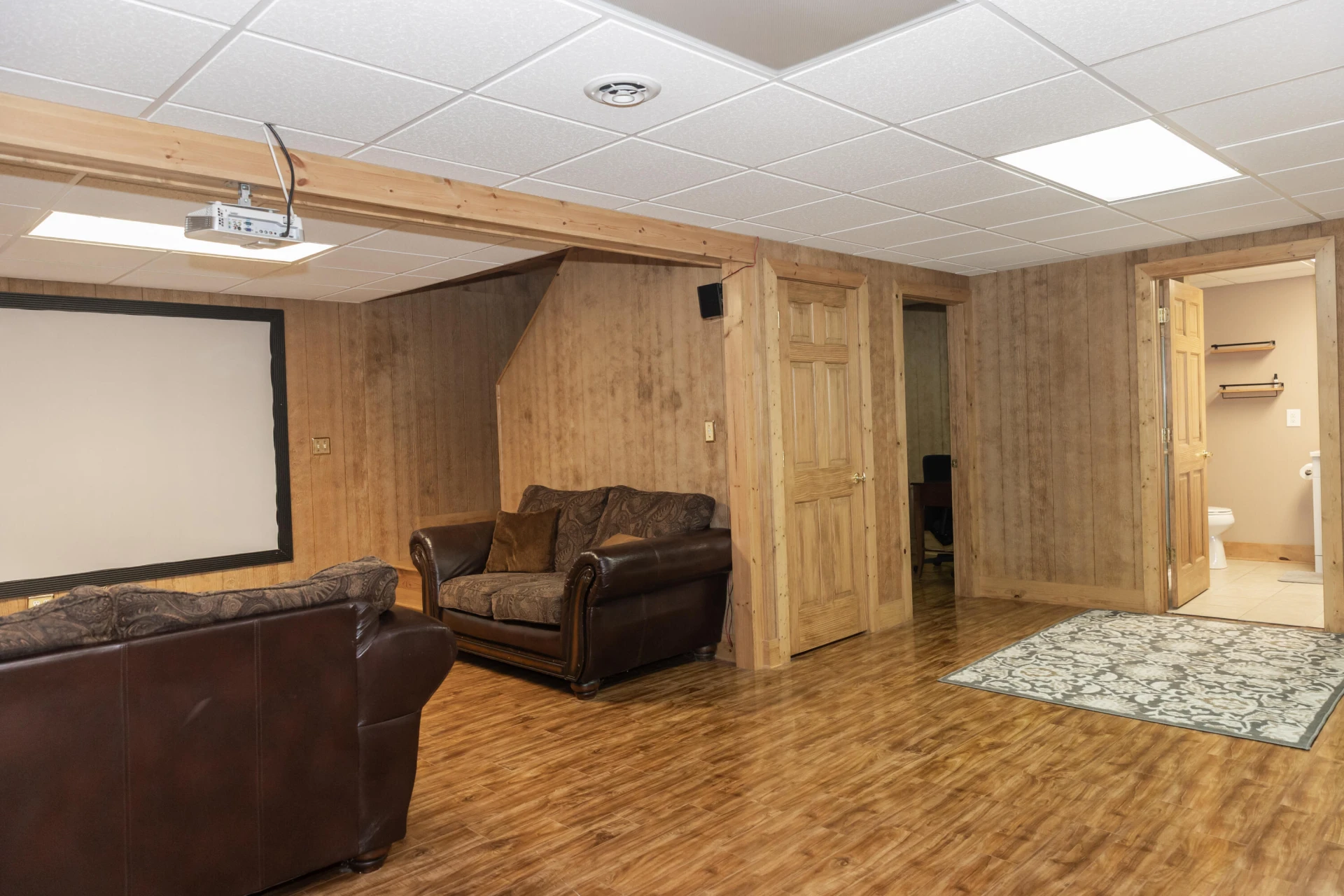 153 E 38th St - Photo 32