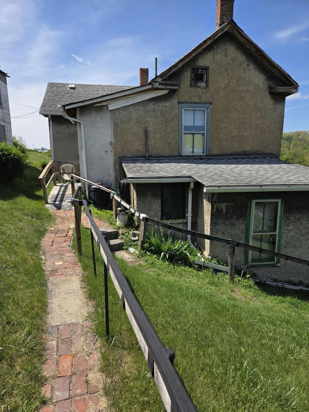 211 N Wills Ave
