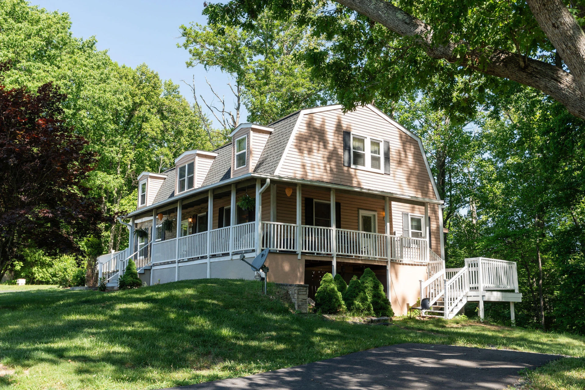 875 Campbells Hollow Rd