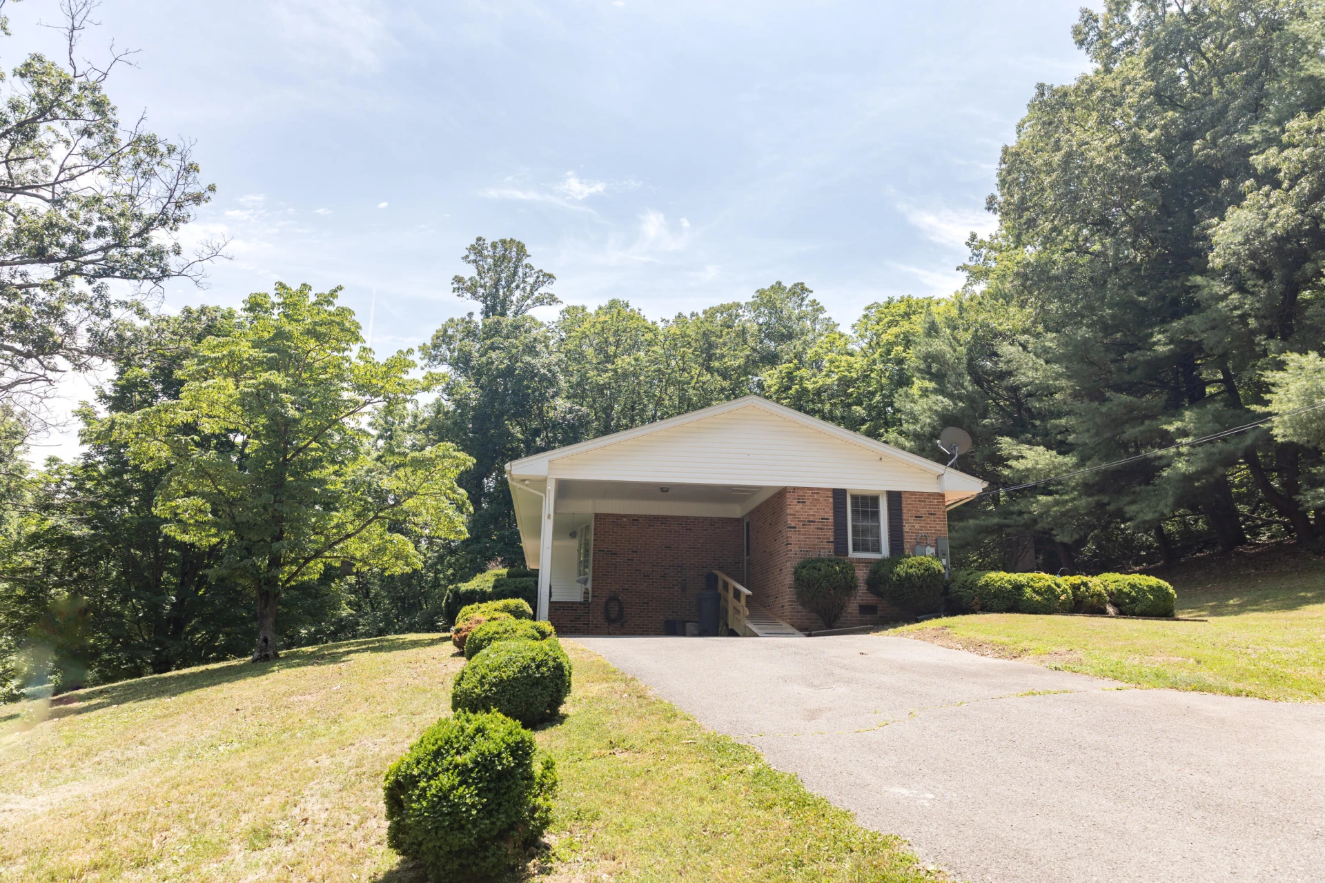 1333 Smiley Ln - Photo 5