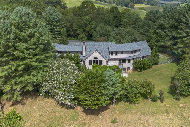 150 Forest Hill View