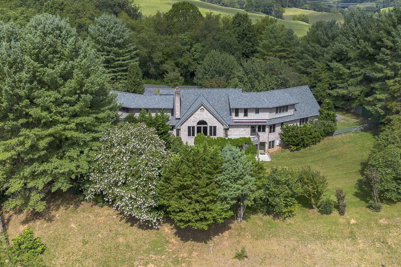 150 Forest Hill View