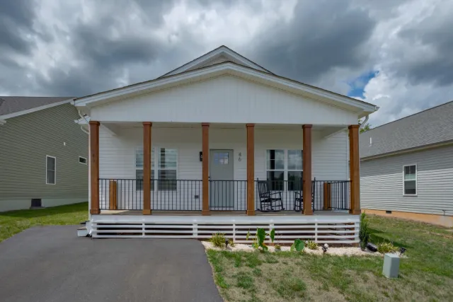 46 Triple Crown Dr
