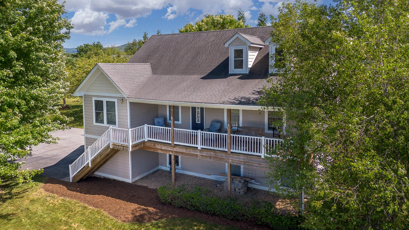12 Spring Ridge Ln