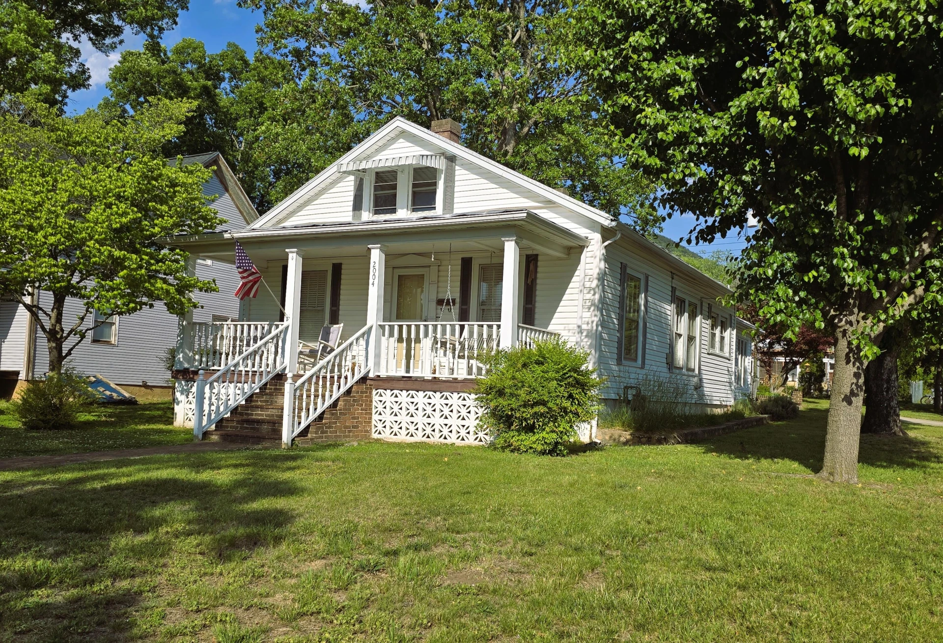 2004 Birch Ave