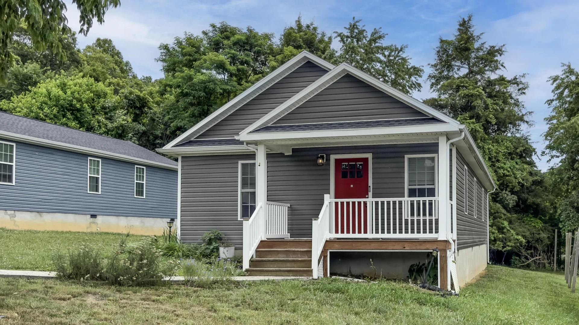 258 E 39th St - Photo 2