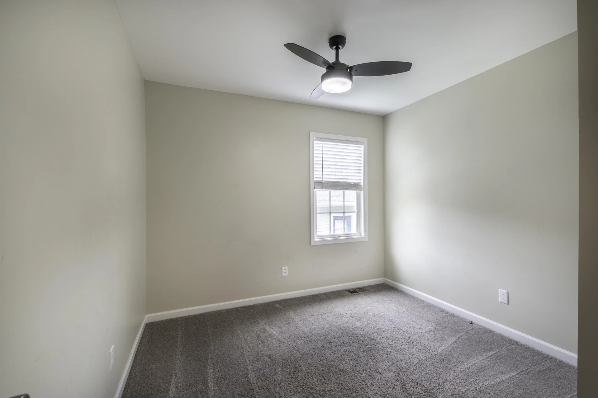 258 E 39th St - Photo 20
