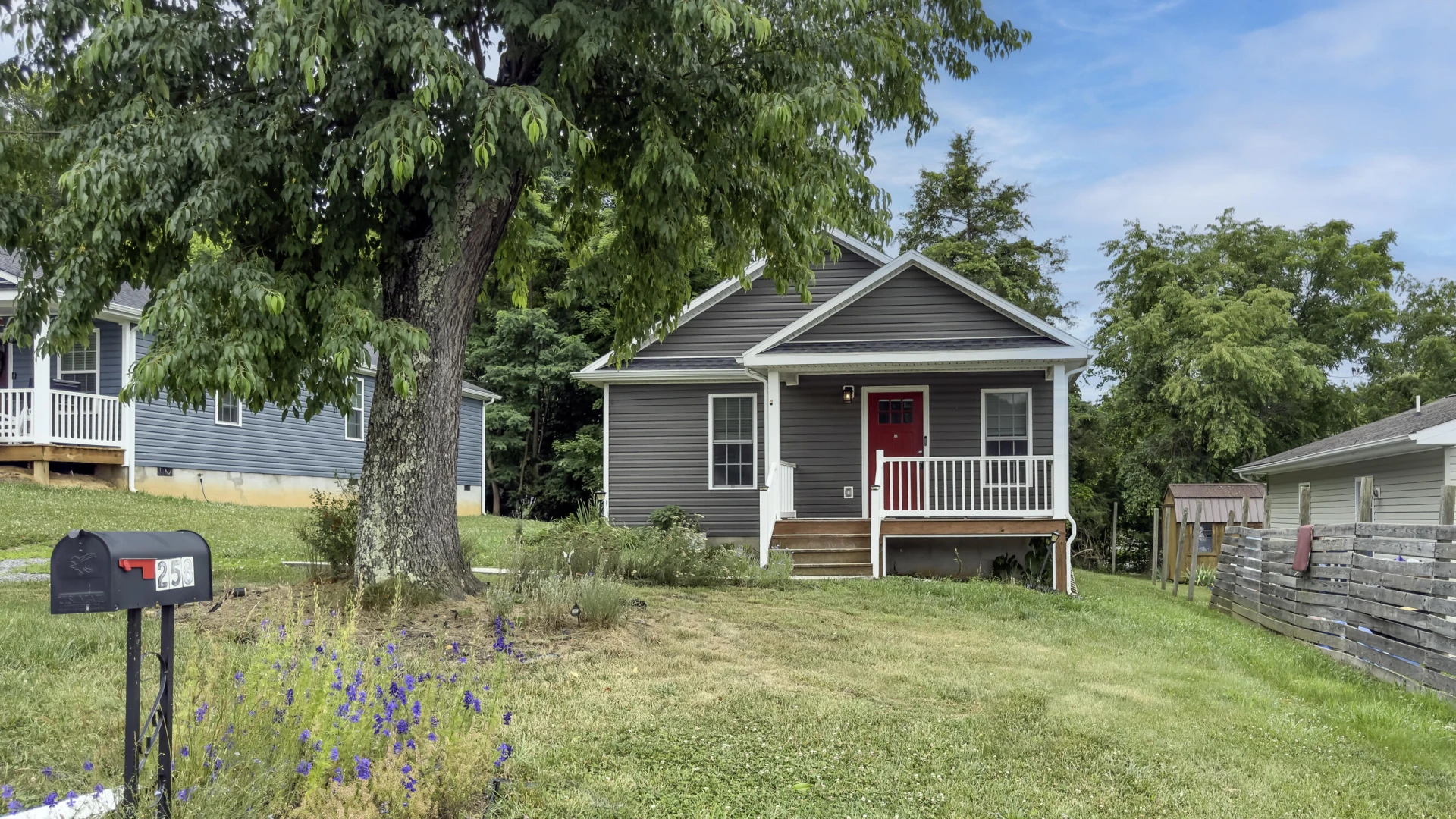 258 E 39th St - Photo 3
