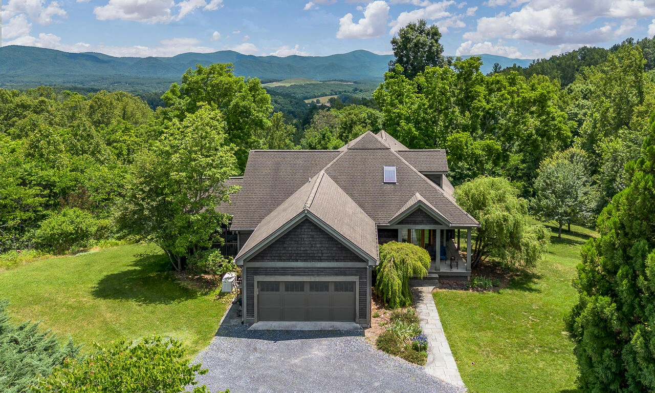 215 E Ridge Dr - Photo 2