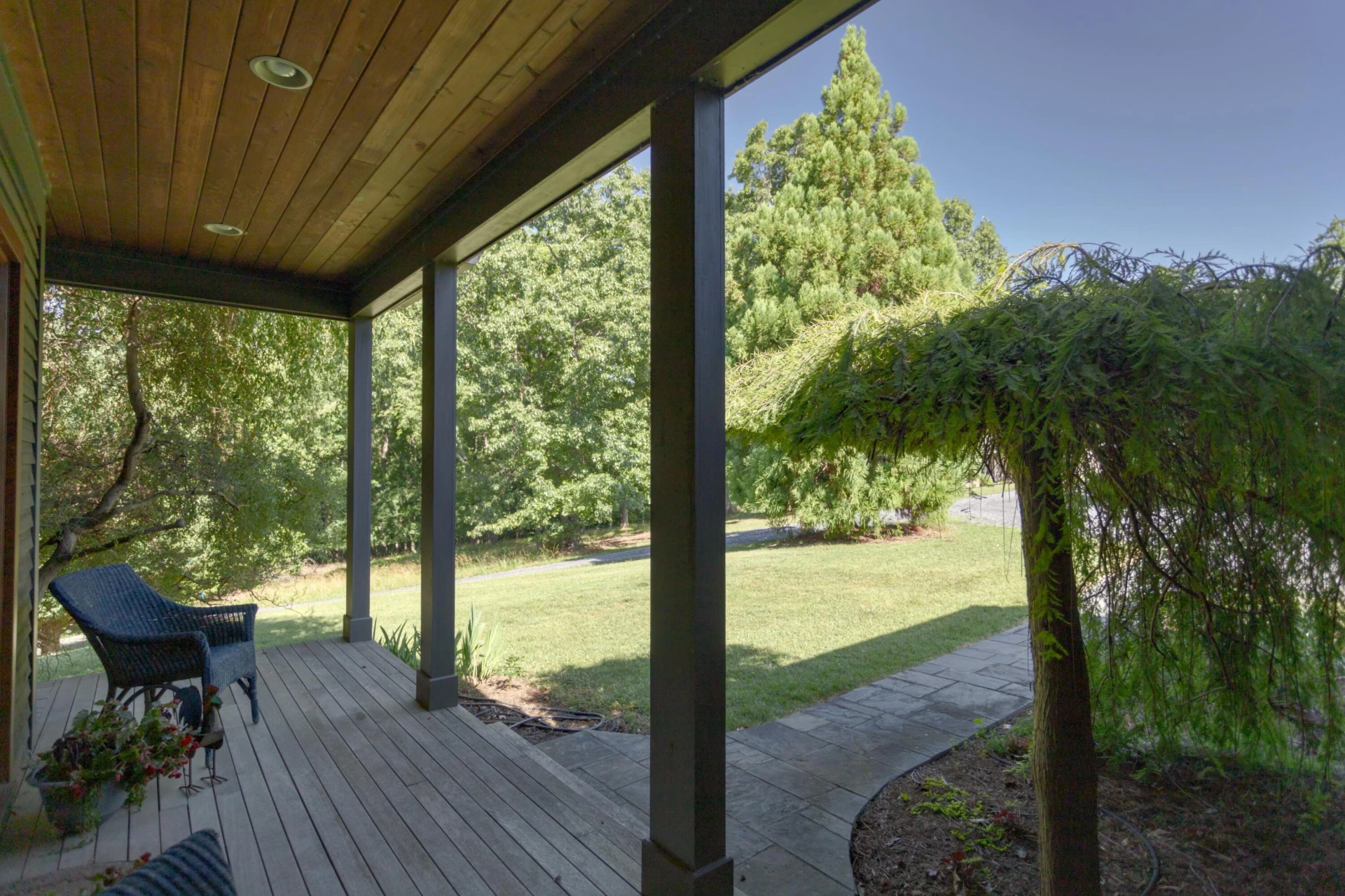 215 E Ridge Dr - Photo 4