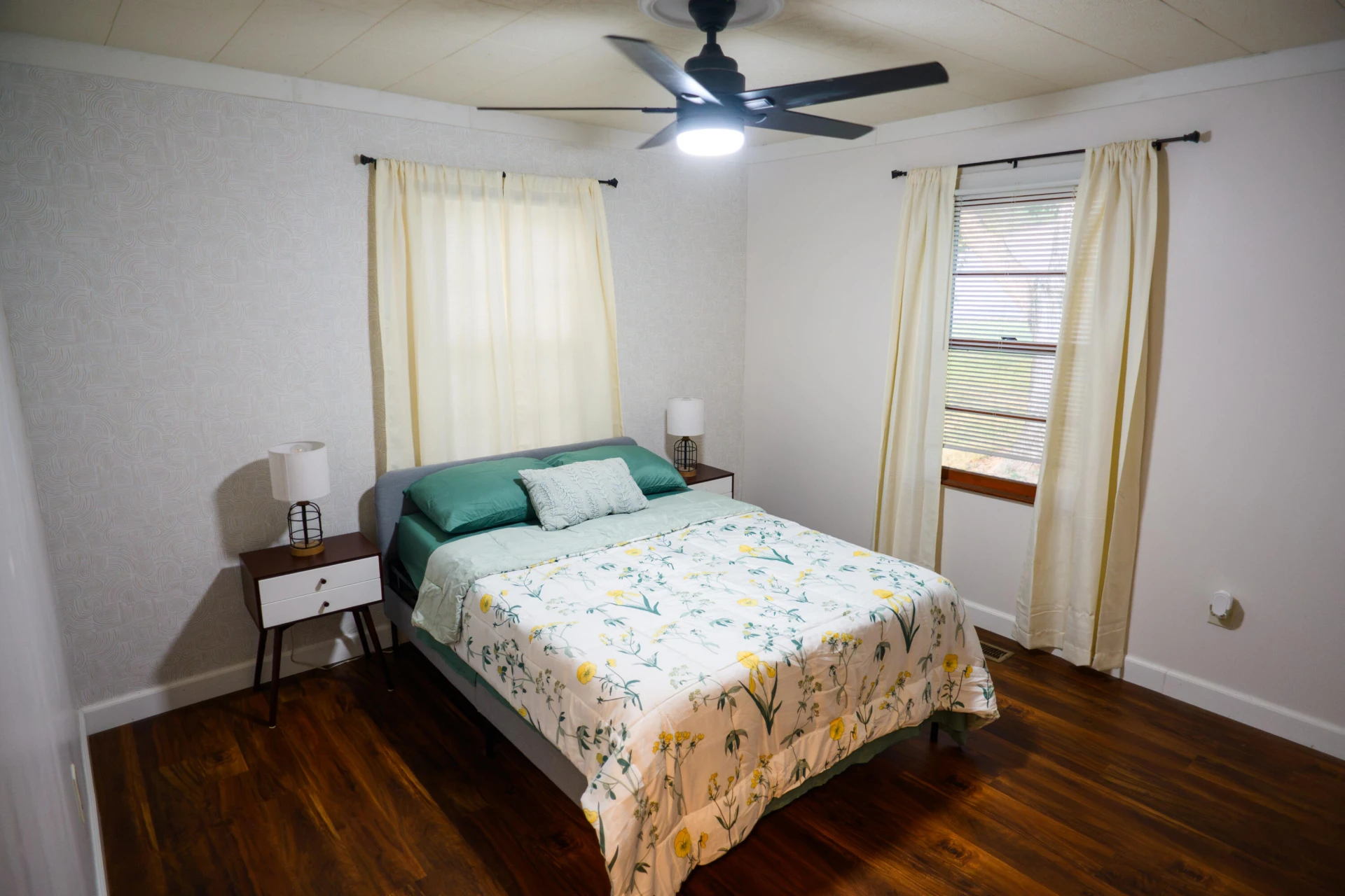 1677 Hawthorne Ave - Photo 20